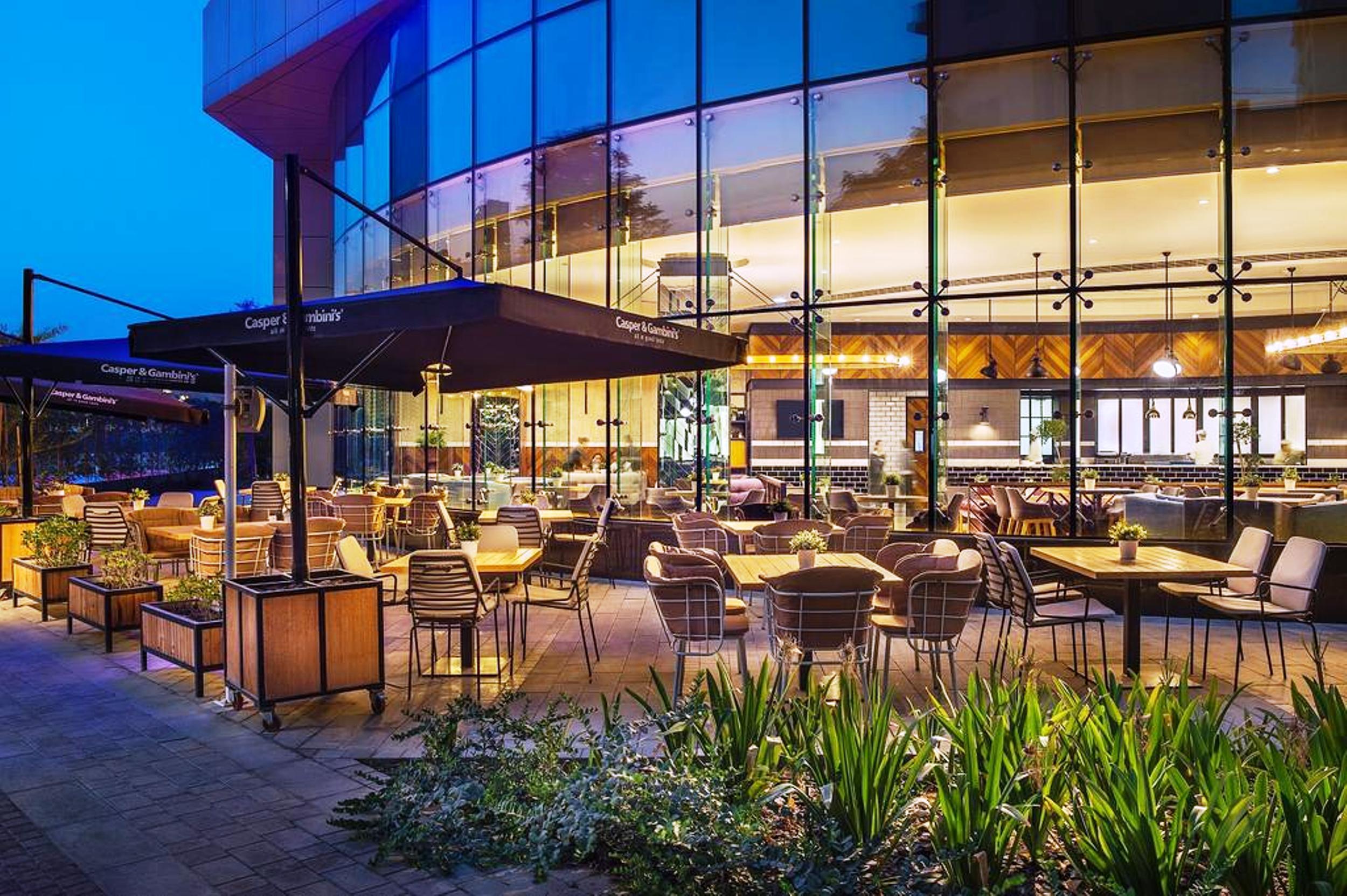 Damac Maison Distinction Dubai Esterno foto The restaurant at the National Gallery Singapore