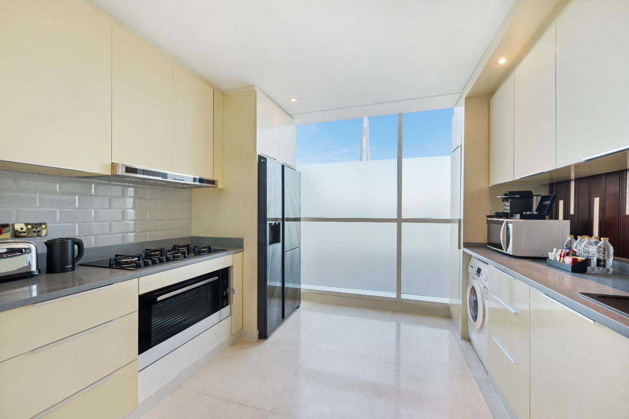 Damac Maison Distinction Dubai Esterno foto A typical kitchen