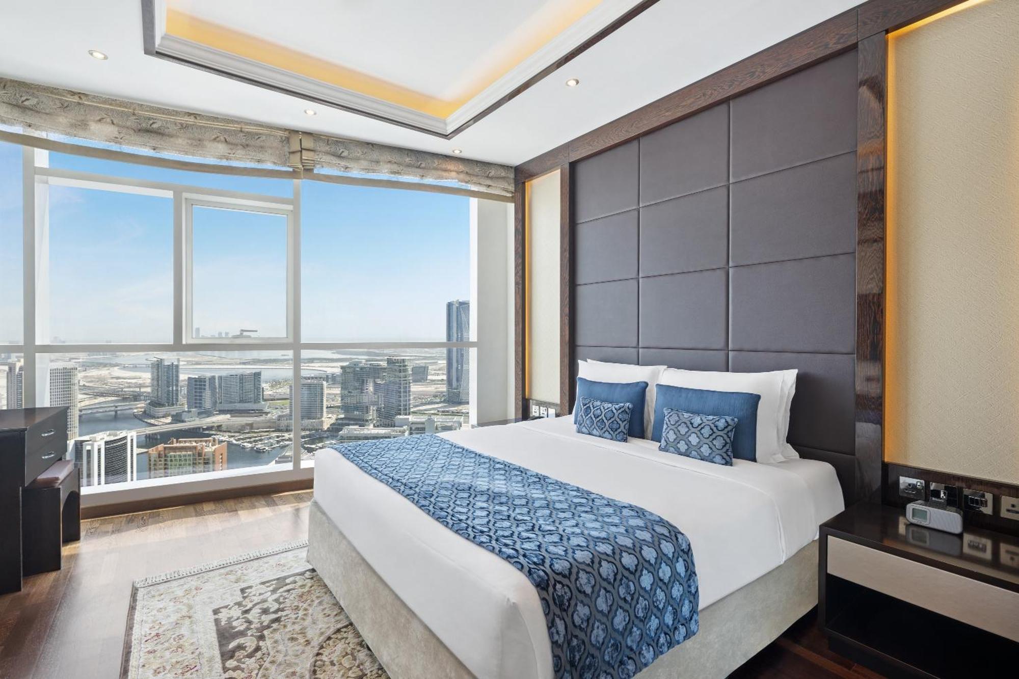 Damac Maison Distinction Dubai Esterno foto A bedroom at the Address Downtown Hotel