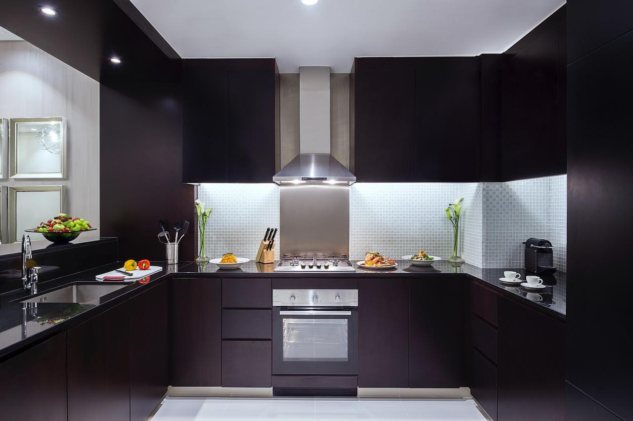 Damac Maison Distinction Dubai Esterno foto A modern kitchen